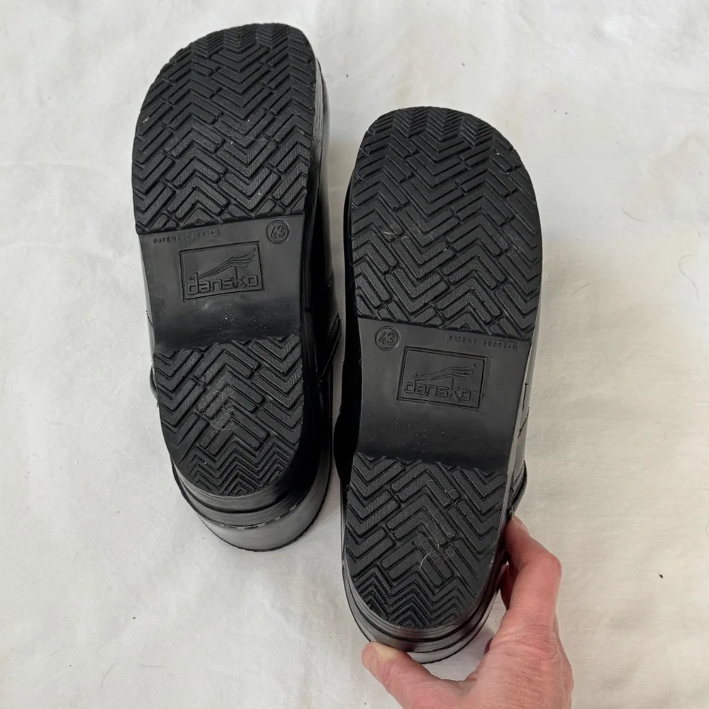 Dansko Professional black cabrio leather clogs, unisex size 43